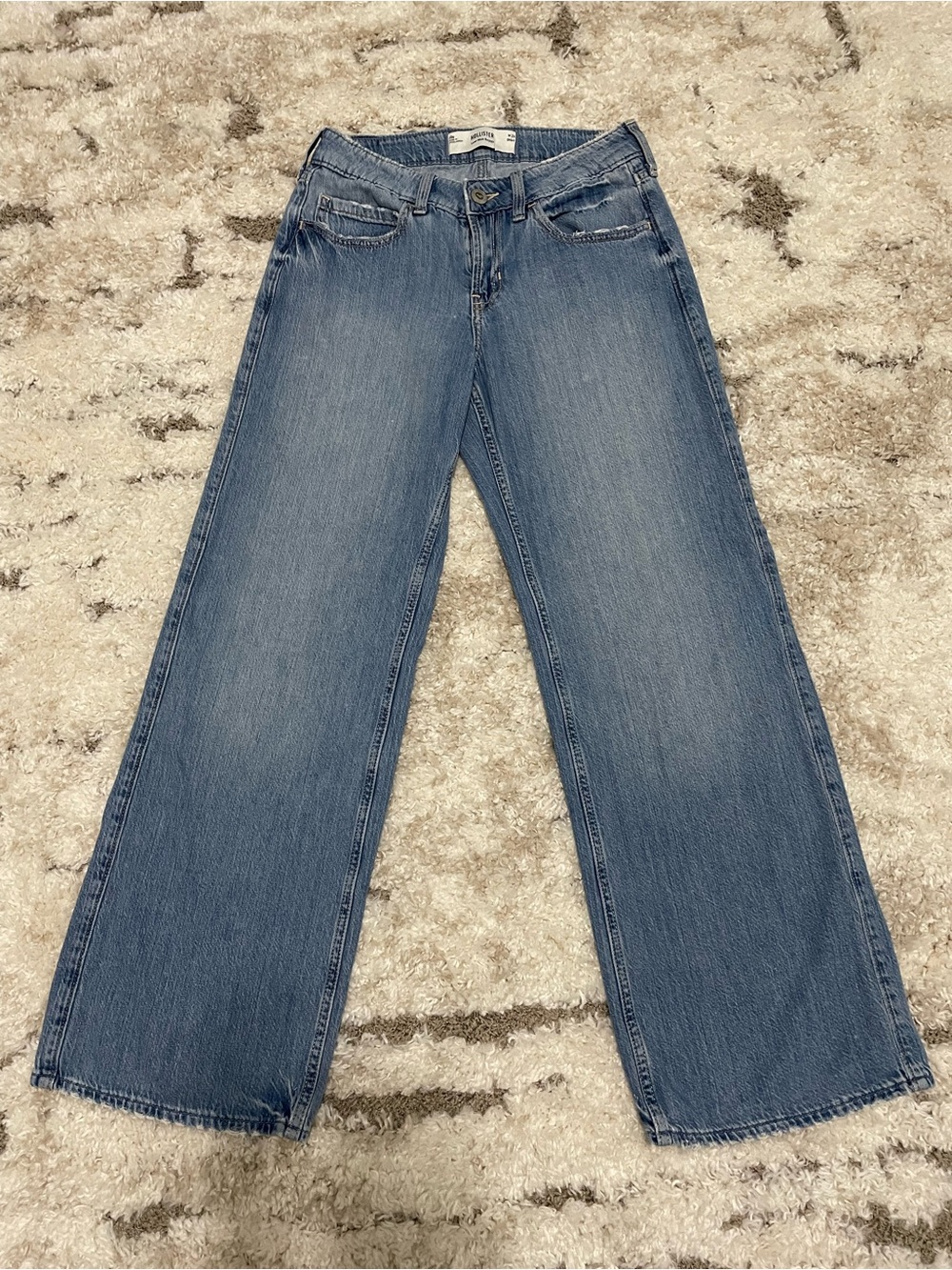 Hollister Wide Leg Lightweight Jeans, Low-Rise. Size 00/24, short.
